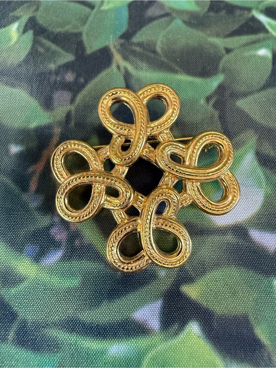 Anne Klein Jewelry - Vintage 1980’s Anne Klein Gold Celtic Knot Brooch